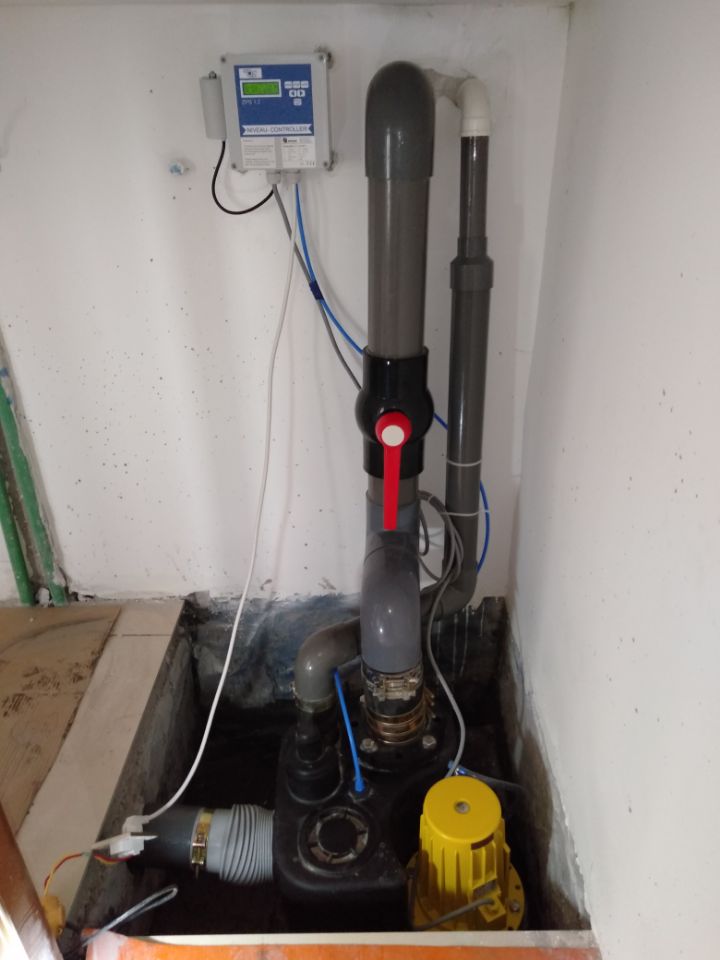 济南中海华山珑城地下室污水提升器安装实例